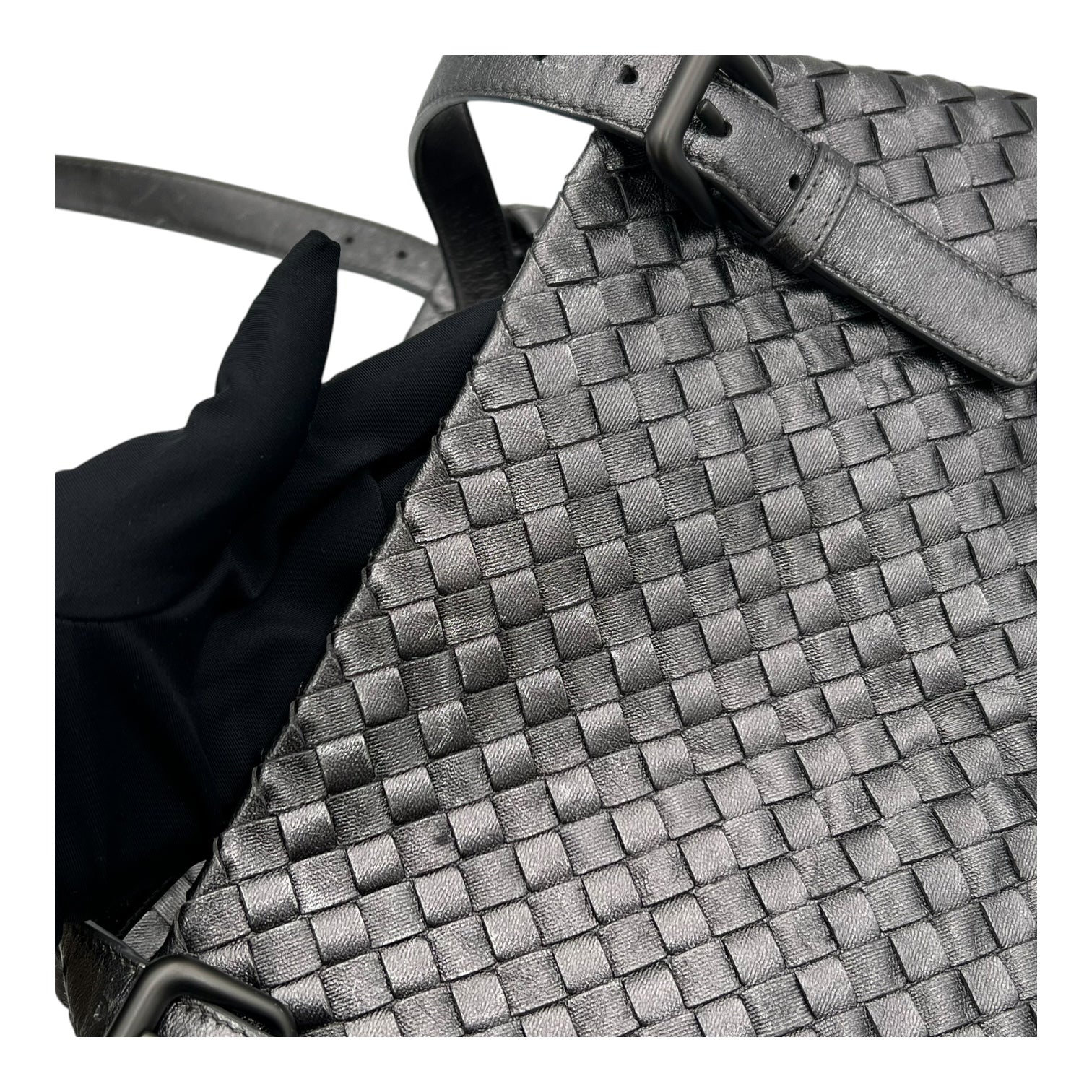 Intrecciato Shoulder Bag Metallic Grey in Calfskin, Gunmetal hardware - Image 9