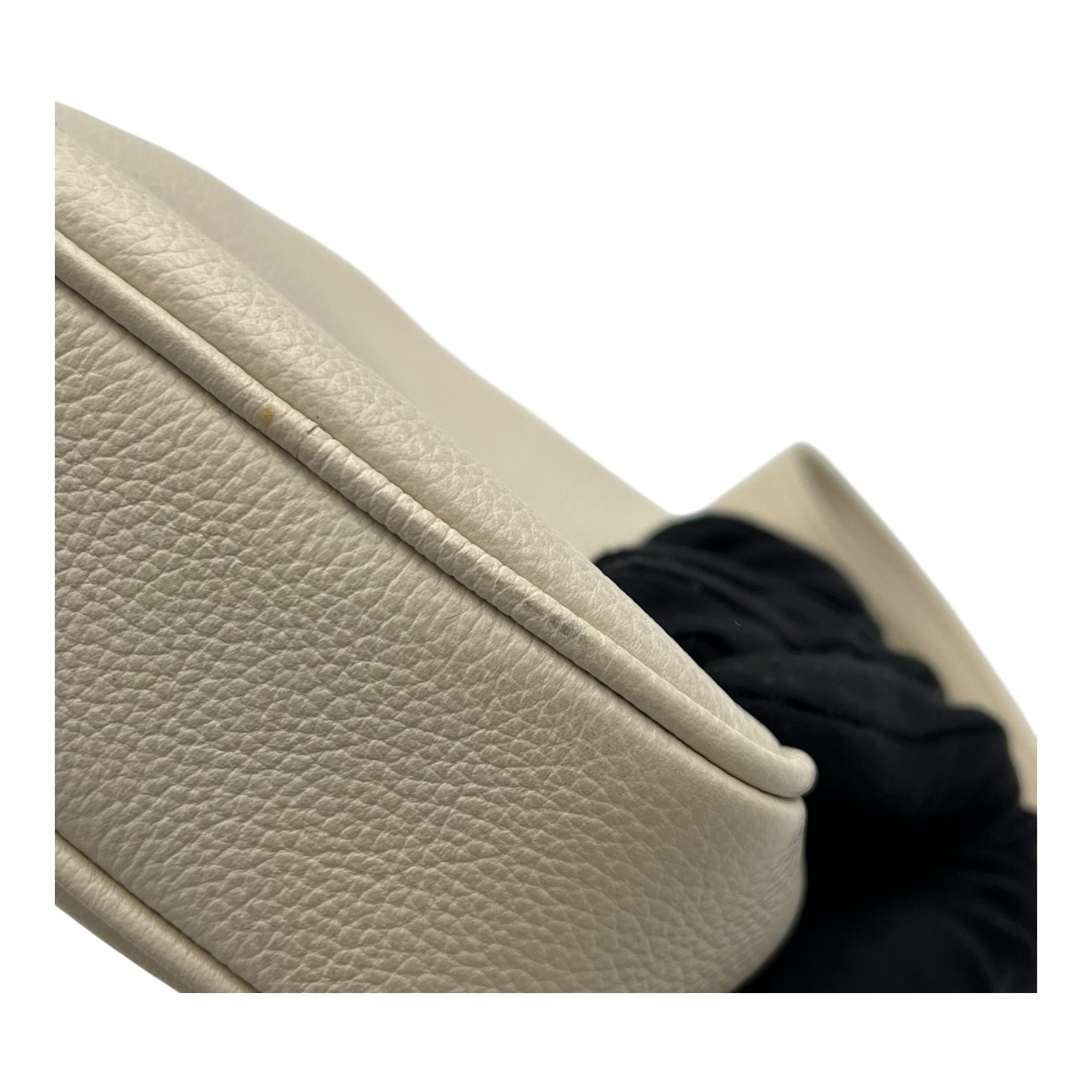 Logo Shoulder Bag White in Calfskin, Gold hardware - Image 9