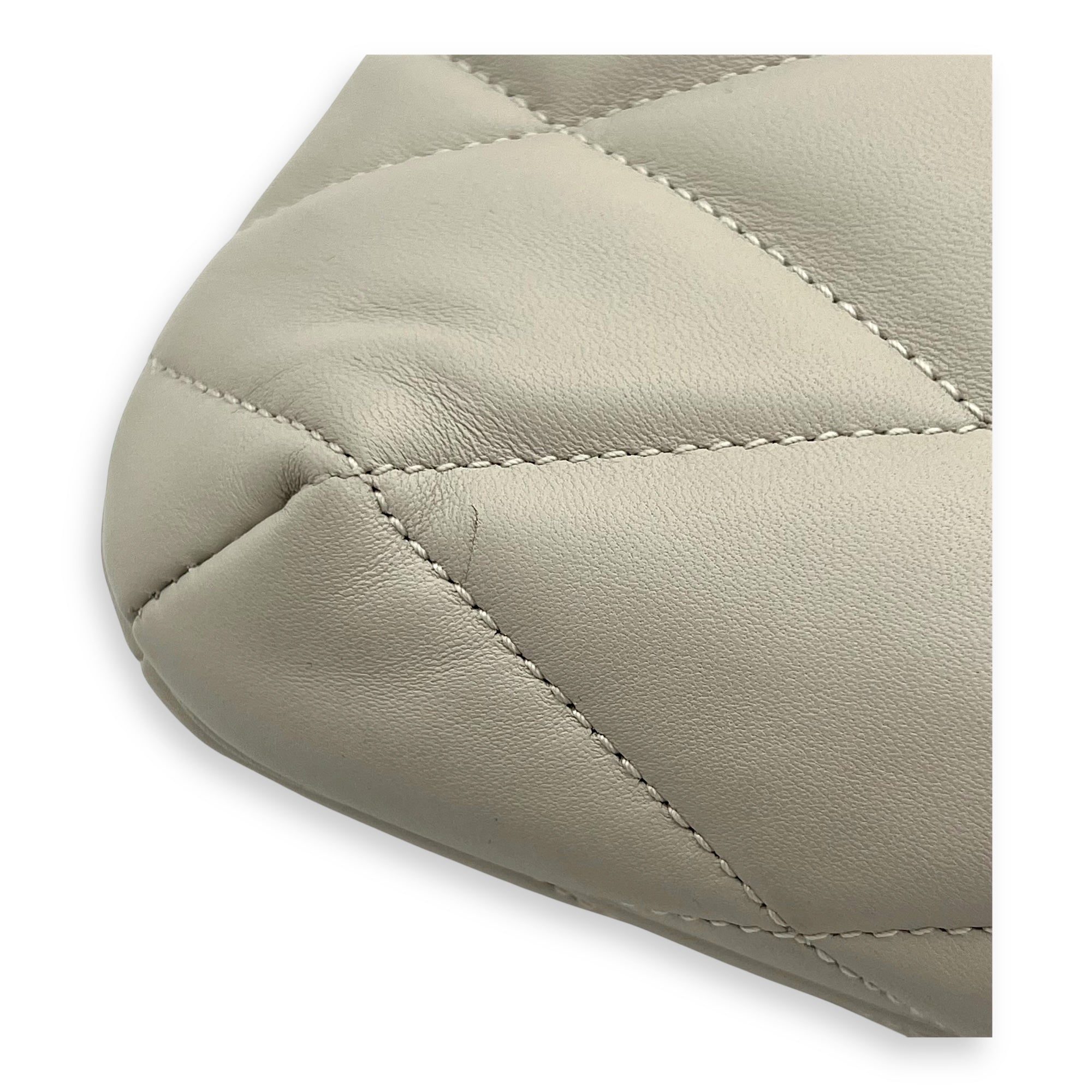 Le 5 A 7 Shoulder Bag White in Calfskin, Gold hardware - Image 9