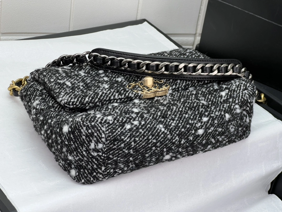 Chanel AAA Quality Messenger Bags For Women Sleek 8536 - Image 6