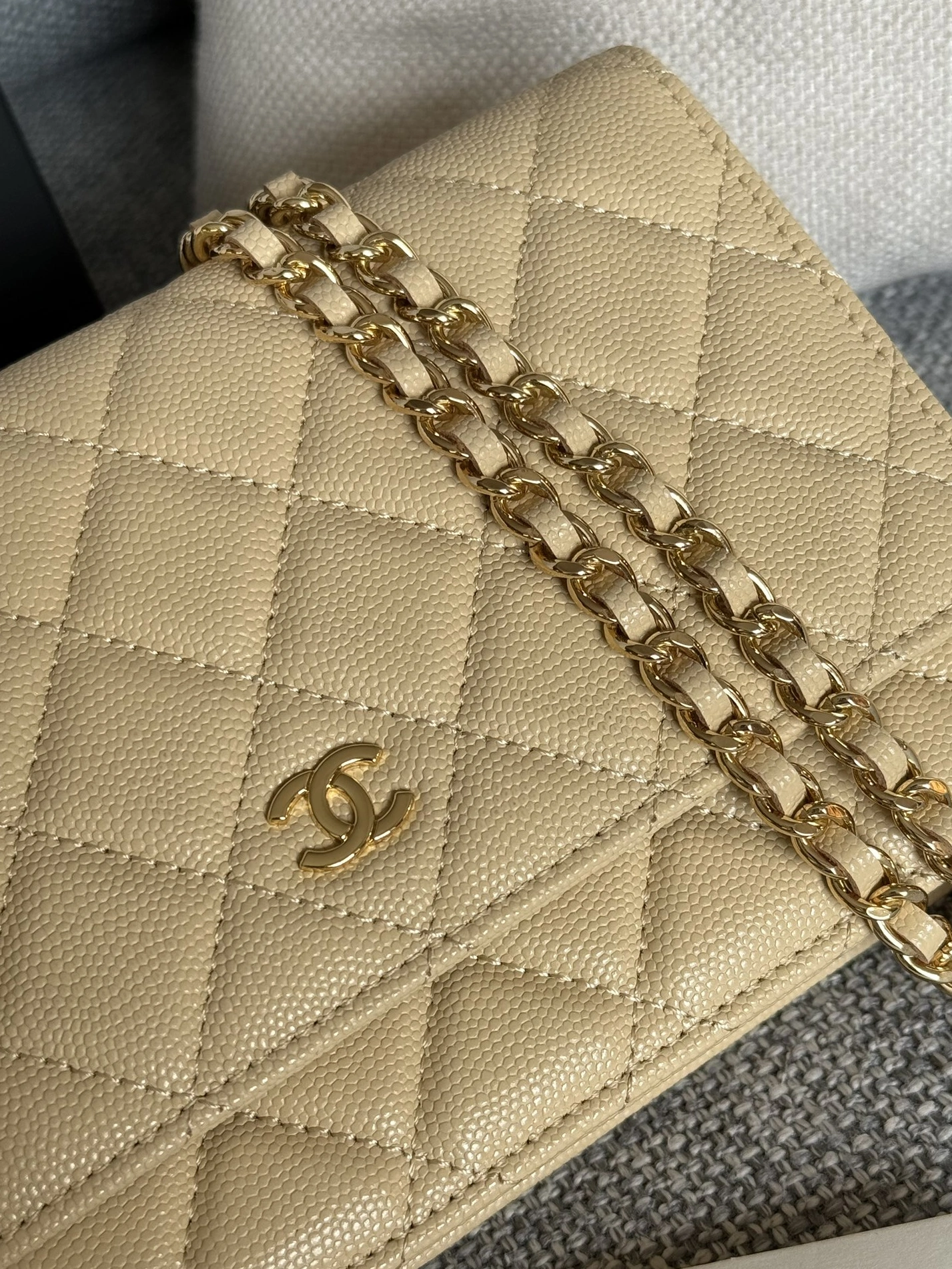 Chanel AAA Quality Messenger Bags In Gold For Women Trendy 3118 - Image 4