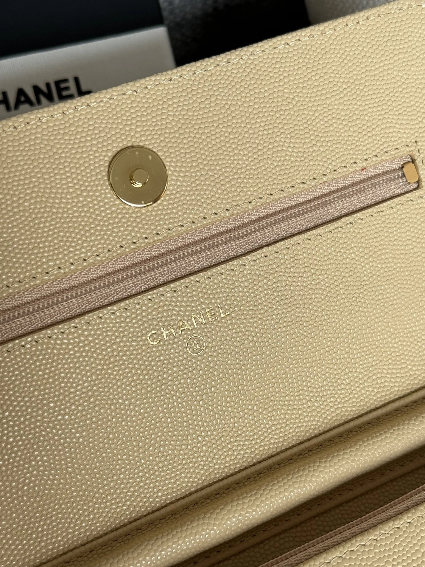 Chanel AAA Quality Messenger Bags In Gold For Women Trendy 3118 - Image 6