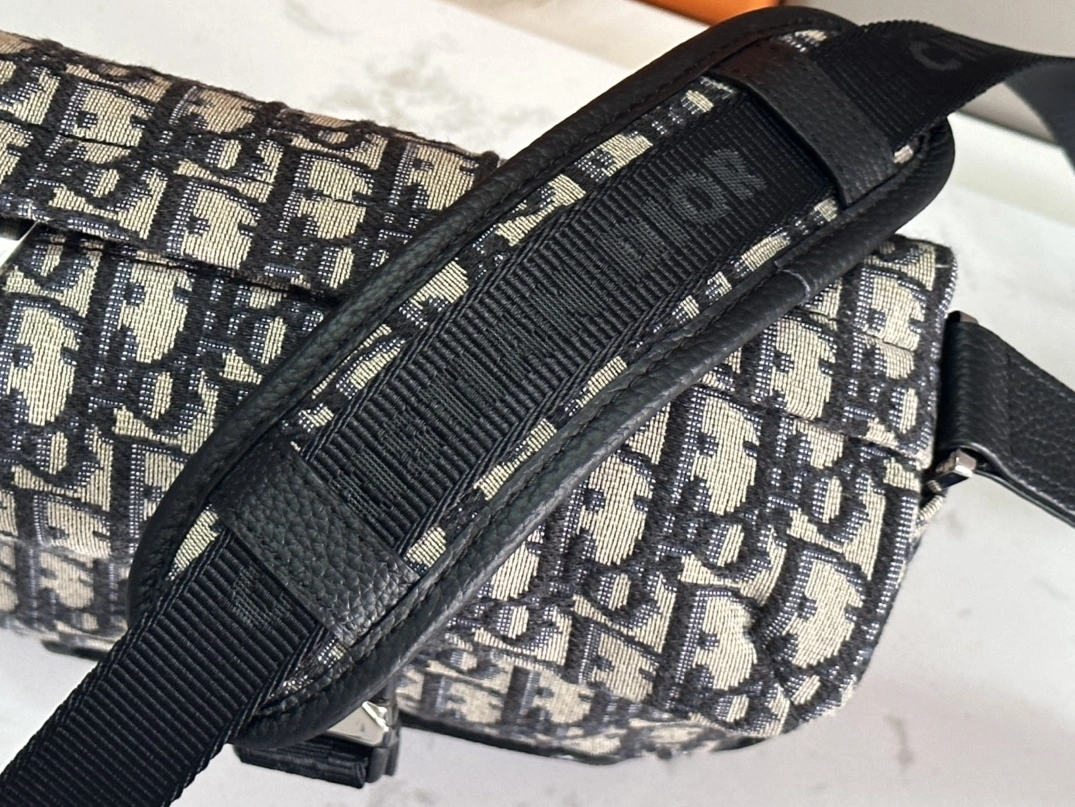 Christian Dior AAA Man Messenger Bags Practical 8267 - Image 6