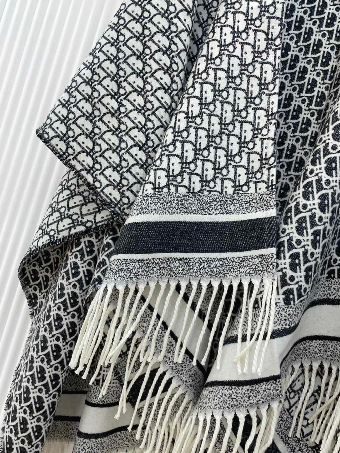 Christian Dior Poncho Trendy 613 - Image 4