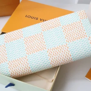 Louis Vuitton AAA Quality Card Case SmartChoice 5330