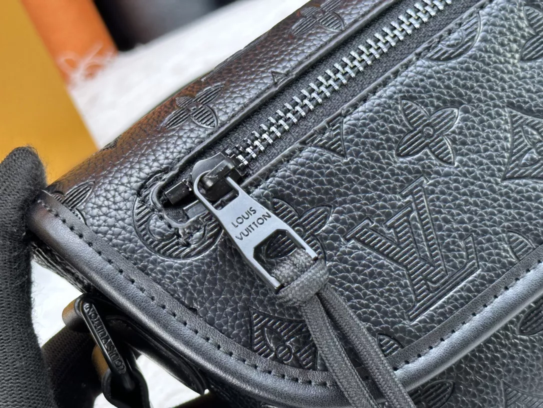 Louis Vuitton AAA Quality Messenger Bags For Unisex Popular 5218 - Image 5