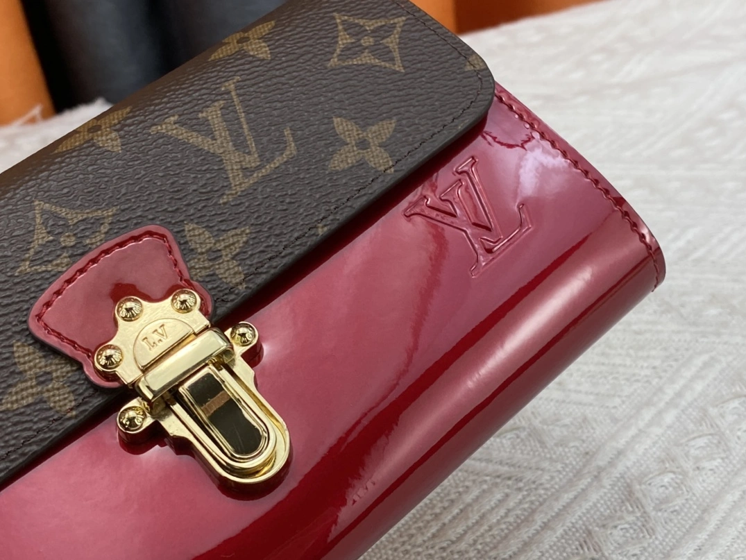 Louis Vuitton AAA Quality Wallets For Women Breathable 1990 - Image 6