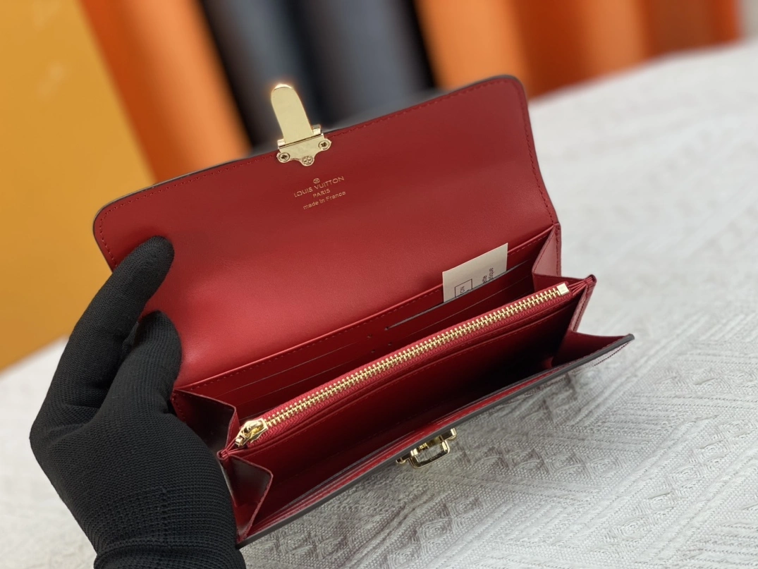 Louis Vuitton AAA Quality Wallets For Women Breathable 1990 - Image 8