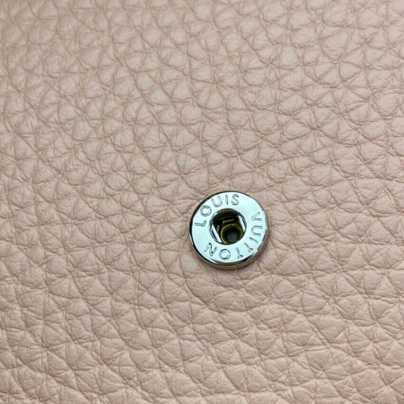 Cowhidele Louis Vuitton Capucines Compact Wallet - Image 6