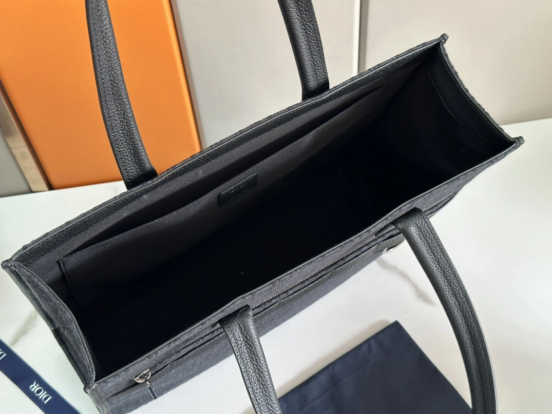 Refined 8189 Christian Dior AAA Man Handbags - Image 8