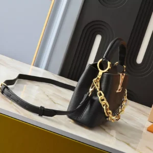 Sophisticated 9602 Louis Vuitton AAA Quality Messenger Bags For Women