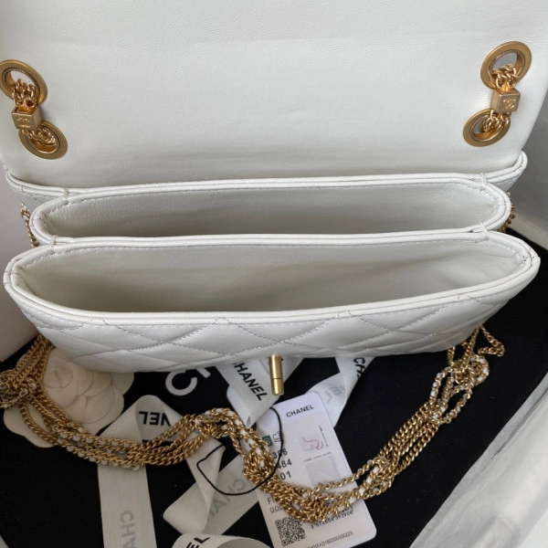 Fashionable CHANEL SMALL FLAP BAG 434 - Image 8