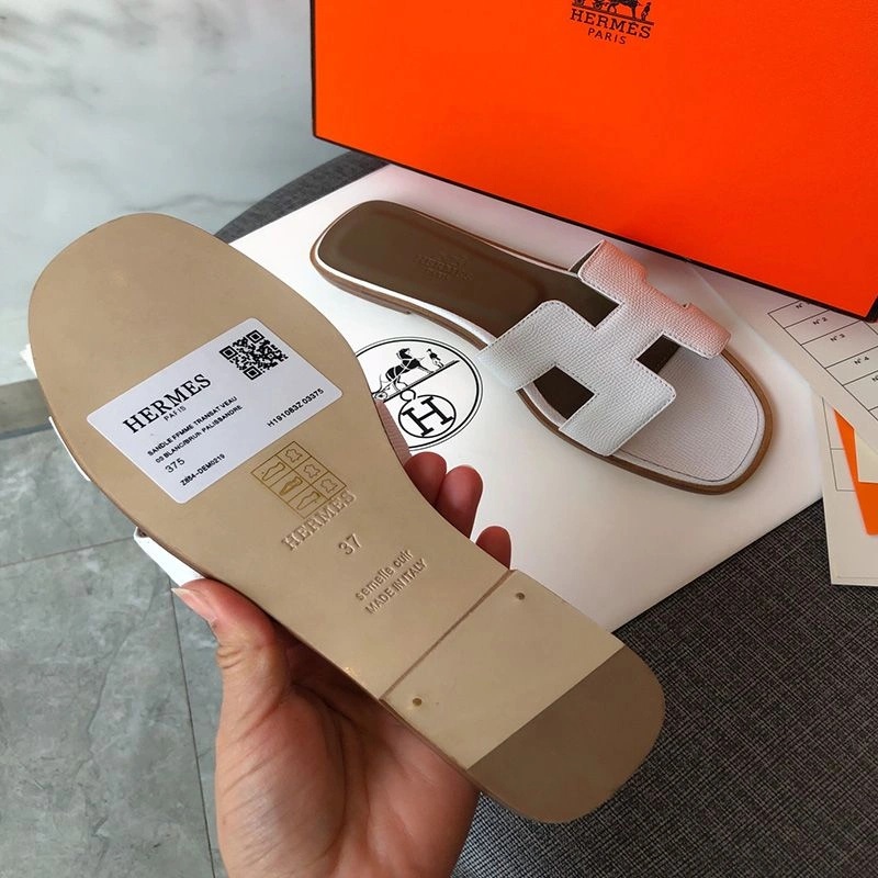 Hermes Oran Slides Women Grain Calfskin In White - Image 4